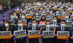 박진 외교부 장관 해임안 단독 처리한 민주당 : 국민의힘은 표결 직전 집단 퇴장했고, 후폭풍이 만만치 않을 것으로 예상된다