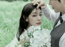 같이 걷고, 마주 보고, 활짝 웃고! 김연아가 직접 풀공개한 고우림과의 결혼식 현장은 내 심장이 다 설렌다 (ft.추가 화보)