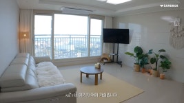 섬이 세 개나 보여 지오-최예슬 부부가 제주도 새 집을 공개했고 창문을 통해 보이는 뷰는 백점 만점이다(사진)