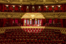 에어비앤비 오페라의 유령이 탄생한 오페라 가르니에(Palais Garnier)에서의 숙박 기회 선보여