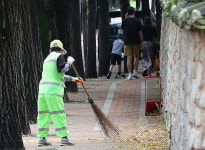 돈도 많은데 왜! 자산 27억 환경미화원이 해고하라는 민원에 시달린 이유는 어처구니 없다(진격의 언니들)