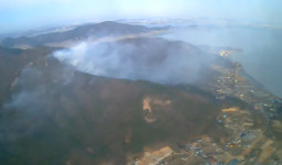 목조 주택에서…!! 강화도 마니산에서 발생한 산불은 현재 야간 진화에 돌입했고, 화재 진원지는 무속인 굿당이었다