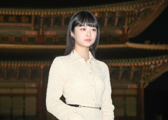 서울 경복궁에서 열린 '구찌 2024 크루즈 패션쇼'에 참석한 스타들의 근정전 앞 사진은 그 어느 때보다 눈부시다(사진)