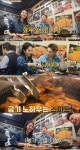 전직 돼지갈비 집 딸이라고 밝힌 국악소리가 송소희가 양념 있는 고기 안 타게 굽는 팁을 전수했고, 완전 이목집중이다