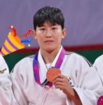 귀한 인연 소녀시대 윤아가 5년 전 효리네 민박에서 만난 유도 선수가 亞 게임 동메달을 따자 훈훈한 축하 인사를 건넸다