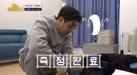 집에 갈까? 청소업체 직원도 깊은 한숨 내쉰 강아지 7남매의 화장실이 돼버린 소파: 공중화장실 변기보다 더러워 두 눈을 질끈 감게 된다