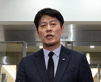 과거 '변호 이력' 논란 조수진 변호사 사퇴 이후 더불어민주당이 서울 강북을 후보로 공천한 사람은 현역 박용진이 아닌 제3의 후보다