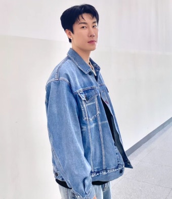 래퍼 산이가 마포공원서 '이것'으로 행인을 때려 특수폭행 입건됐다: 아무리 손에 착 붙어도 그걸로 사람을 치다니 어이가 없다
