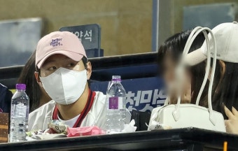 23세 이강인과 '두산가 손녀' 박상효가 연애 중임을 보여주는 증거: 탕후루 뺨치는 달콤함 때문에 도파민 쫙! 돈다