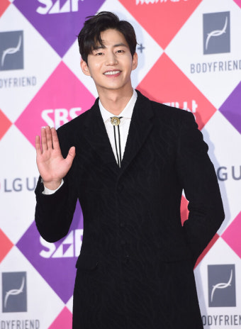 홍석천이 故 송재림의 활짝 웃는 얼굴이 담긴 사진 공개하며 전한 말에 눈물만 흐른다