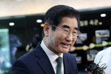 체포 직전 퇴직급여 신청한 김용현 전 장관: 이 와중에 퇴직 사유는 보자마자 뒷골 잡게 된다