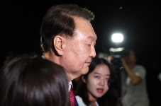 "남세진 판사가 누구길래?" 도로 감빵 위기에 몰린 윤석열 전 대통령이 끝내 내린 결심: 많이 급하긴 한가 ...