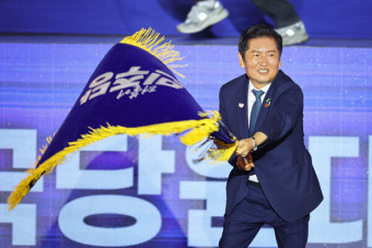 61.74% 압도적 득표율로 민주당 새 얼굴 된 정청래 : 추석전 마무리한다는 '3대 개혁'에 심장박동 빨라진다