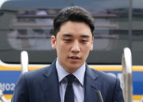 빅뱅 데뷔 20주년 앞두고 버닝썬 승리의 어이 없는 근황이 전해졌고, 옆 사람 정체에 얼음물 뒤집어쓴 기분이다