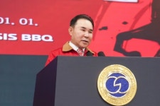 제너시스BBQ 황금올리브유치킨으로 쌓아올린 31년 역사, 윤홍근 미국 성과 발판으로 글로벌 확장 중