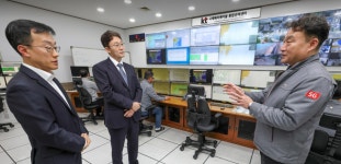 KT 대표 박윤영 통신 기반시설 점검 : 부산 KT국제통신센터는 글로벌 데이터 통신의 대동맥