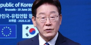 이재명 대통령 지지율이 5개월 만에 50%대로 급락했다, 중도층에서 10%p 빠졌다
