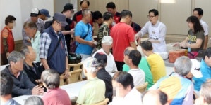 박수영 경기부지사, 수원역서 노숙인 급식 봉사