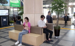 동작구, 구청 로비 민원인들 휴식공간으로 새 단장