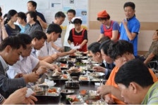 구미시장애인체육관, 소외이웃에 무료식사 봉사활동 시행