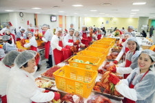 신세계센텀시티, 사랑의 김장담그기 행사 진행