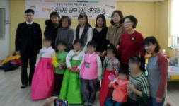 수원시, 설 명절 앞두고 드림스타트에 한복 전달