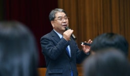 이재정 경기교육감, 혁신교육대학원 개강식 특강