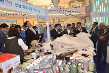 [포토뉴스] 롯데백화점 광복점, 영호남 마을기업 직거래 장터 성황