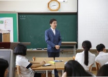 송바우나 안산시의회 의원, 신길중학교서 1일 명예교사 특강