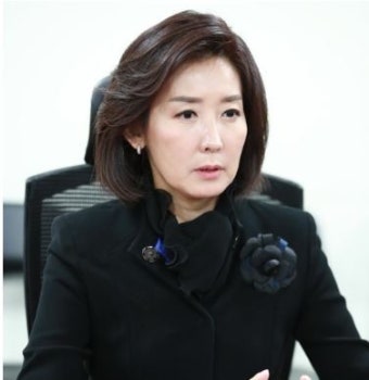 나경원, 원내대표 선거 불출마... 중립지대 단일화 가속?