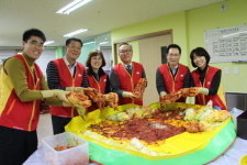 [대한민국이 좋다] 전남지방우정청 봉사단, 사랑의 김장김치로 온정 나눠