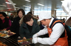 광주시교육청, 빛고을노인건강타운 급식 봉사활동 펼쳐