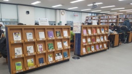 인천 연수도서관, 서가 속에 잠든 책 2권까지 추가 대출 코너 운영