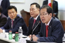 한국당, 한국 GM 협력업체 방문해 의견 청취