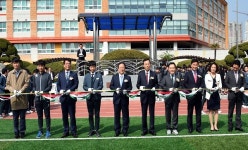 김석준 부산교육감, 동래중 인조잔디구장 개장식 참석