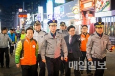 부산경찰청, 주민들과 명륜1번가 합동도보순찰 나서