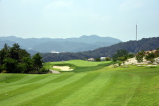 대중제 골프장 이용객, 회원제 추월