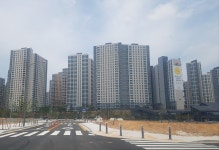 [르포] 도로·학교 계획과 다르고, 하자도 수두룩… 용인 한숲시티 입주 예정자 불만 폭발