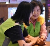 아름다운 동행 봉사자와 장애인 손잡고 문화체험 나들이