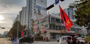 [포토뉴스] 춘천시내 버스노조 이재수 시장 거주지 투쟁…인근주민 소음 시달려