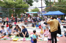 구로구, 오류동역 철길 위 공원에서 열리는 별별시장