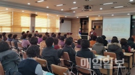 함안군, 인간관계 핵심... 공감력과 존중력 인문학 특강