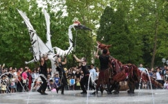 숲속 사람 가득한 제23회 수원연극축제 파티 성료