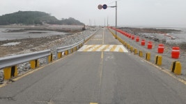 인천 무의도 입도객 안전 위해 용유~잠진도 제방도로 통행 일시 차단