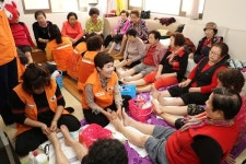 경기생명사랑 봉사단, 발마사지 힐링 봉사 실시