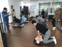 용인도시공사, 용인시민체육센터 이용 시민과 함께 수상안전요원 교육 실시