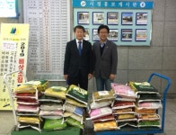 안산시 와동 생수교회 사랑의 쌀 기탁