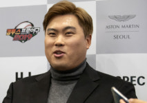 괴물 류현진, 4년 8000만 달러 토론토행… 한국인 최고 연봉