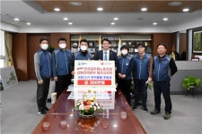 전국공무원노동조합 강원지역본부 원주시지부, 코로나19 극복 후원금 300만 원 전달