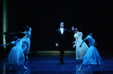 유니버설발레단,  드라마 발레 오네긴 Onegin 충무아트센터 대극장 무대 올려